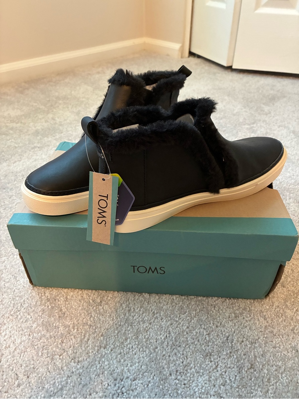 TOMS Women's Black Faux-Fur Lined Slip-On Sneakers Size 8
